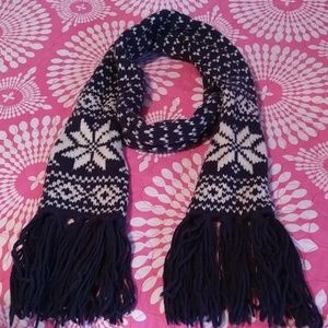 Aerie scarf